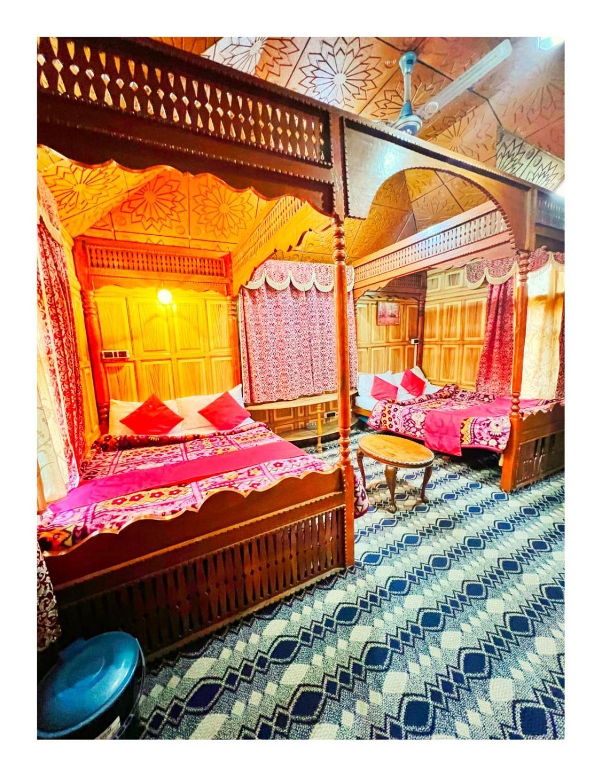 Hotel Mossess Group Of Houseboats Srīnagar Exterior foto