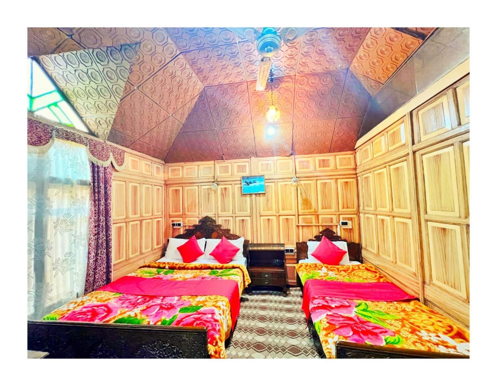 Hotel Mossess Group Of Houseboats Srīnagar Exterior foto