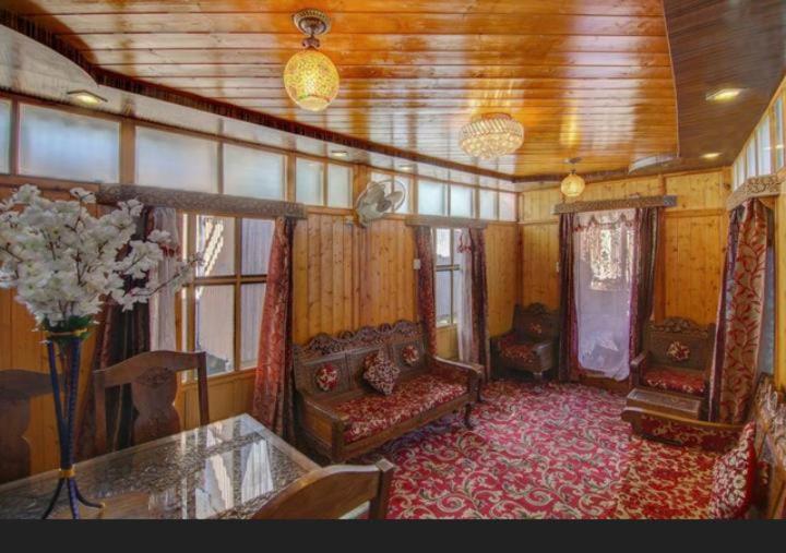 Hotel Mossess Group Of Houseboats Srīnagar Exterior foto